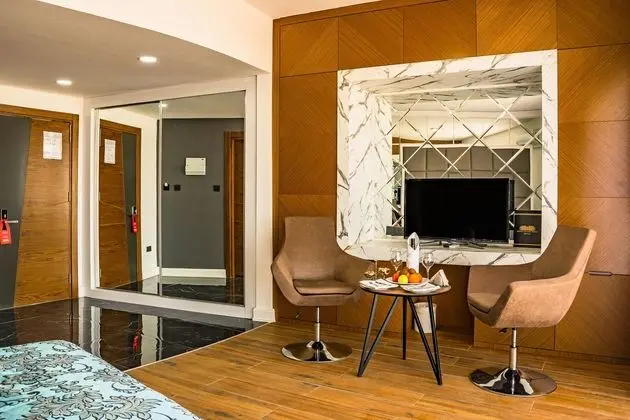 https://images.etstur.com/files/images/hotelImages/CYB/215689/l/Novel-Center-Point-Hotel-Oda-325683.jpg