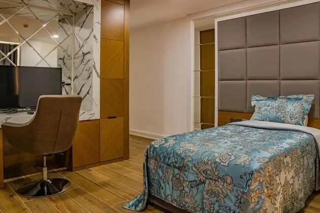 https://images.etstur.com/files/images/hotelImages/CYB/215689/l/Novel-Center-Point-Hotel-Oda-325699.jpg