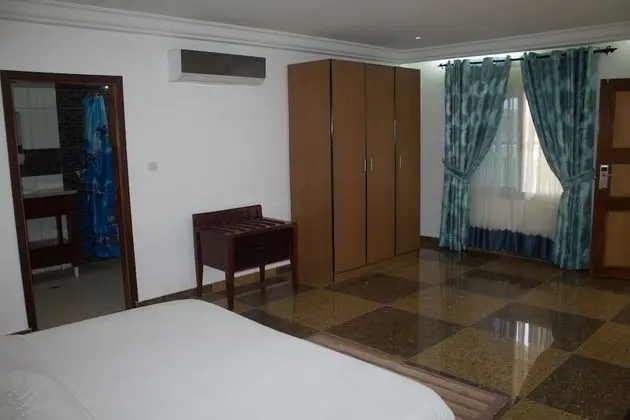 Standard Tek Büyük Yataklı Oda