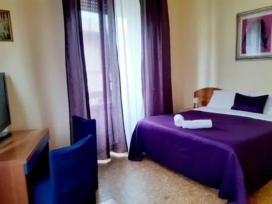 Tek Büyük Yataklı Oda, Ortak Banyo