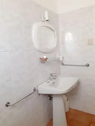 Tek Büyük Yataklı Oda, Ortak Banyo