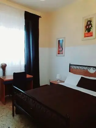 Üç Kişilik Oda, Ortak Banyo