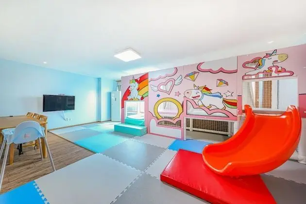 Family Tek Büyük Yataklı Oda (Family Kids Room / Run of House)