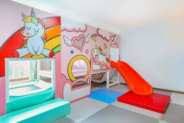 Family Tek Büyük Yataklı Oda (Family Kids Room / Run of House)