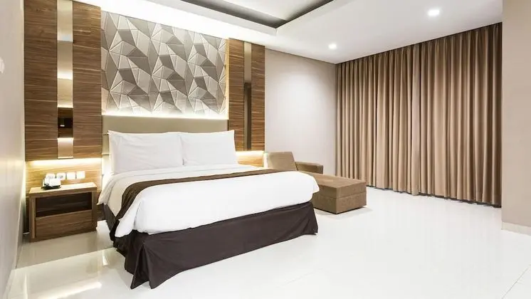 Royal Tek Büyük Yataklı Oda