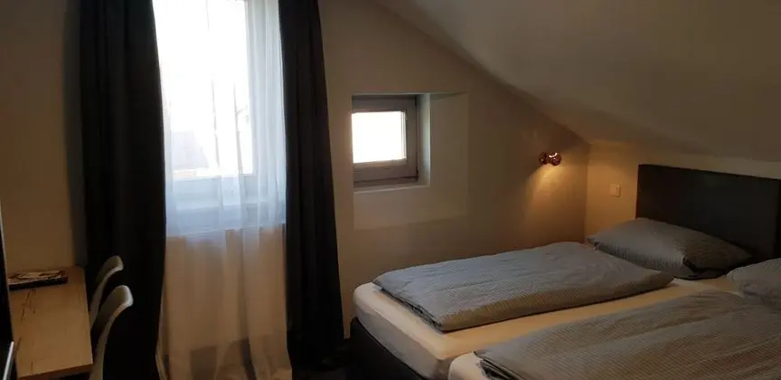 Basic Tek Büyük Yataklı Oda