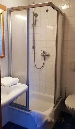 Basic Tek Büyük Yataklı Oda