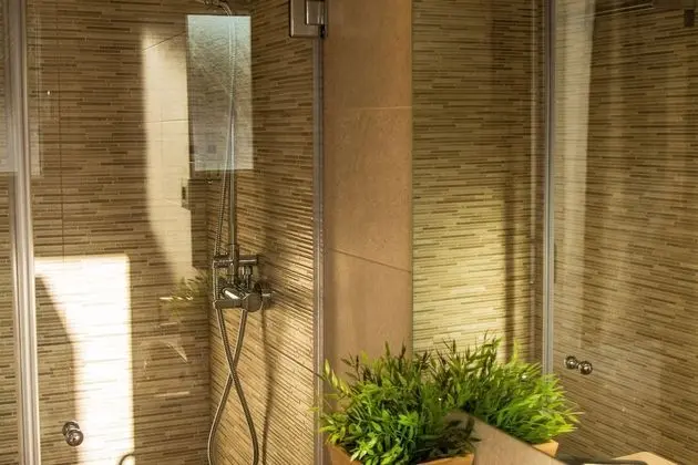 Tek Büyük Yataklı Oda, Balkon