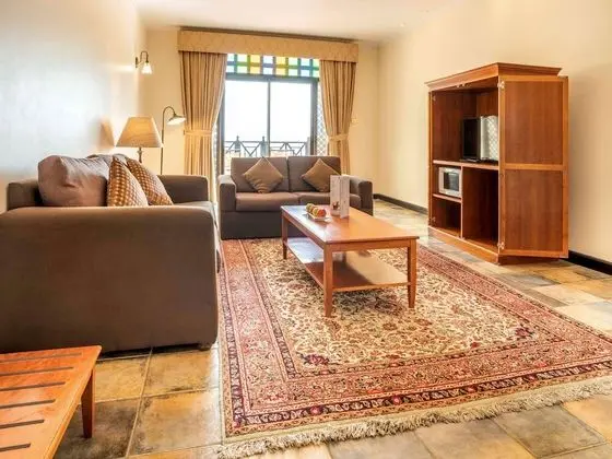 Süit, 1 Çift Kişilik Yatak ve Çekyat