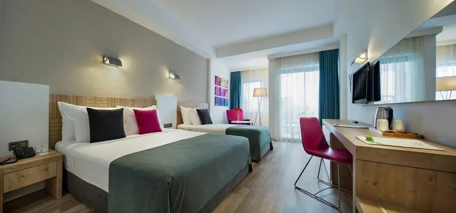 https://imagessl.etstur.com/files/images/hotelImages/TR/51917/l/Novum-Garden-Side-Oda-248461.jpg