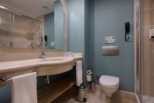 https://imagessl.etstur.com/files/images/hotelImages/TR/51917/l/Novum-Garden-Side-Oda-251505.jpg