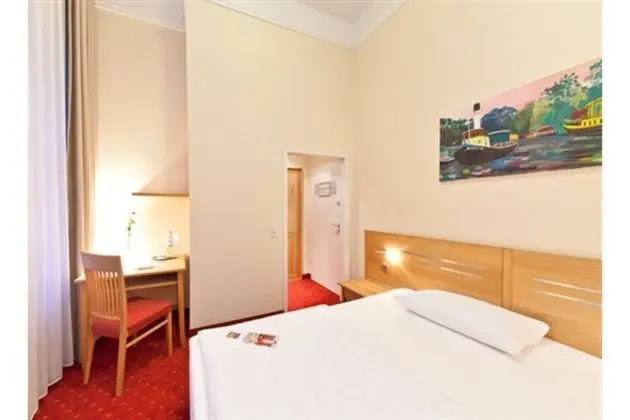 Çift ​​kişilik Queen Size Bed
