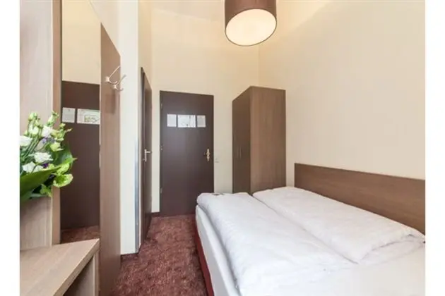 Çift ​​kişilik Queen Size Bed