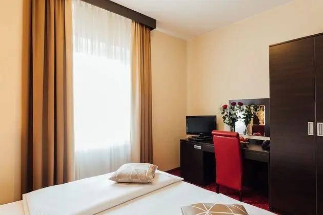 Comfort Tek Büyük Yataklı Oda, Avlu Manzaralı