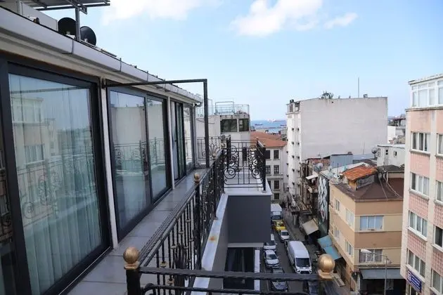 Deluxe Üç Kişilik Oda Balkonlu