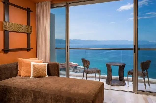 Junior Suite Ocean View King