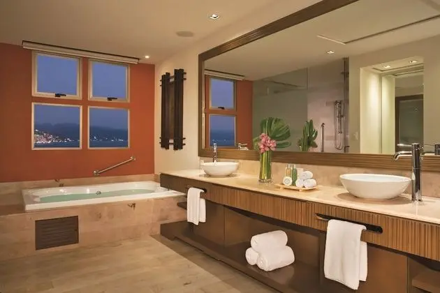 Preferred Club Master Suite Ocean Front