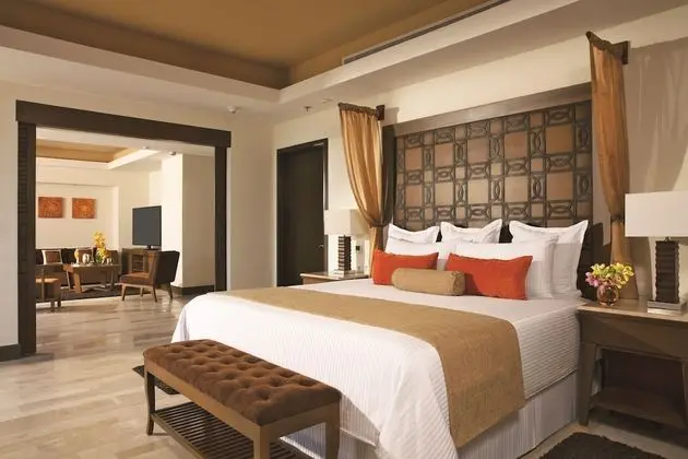 Preferred Club Master Suite Partial Ocean View