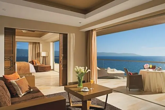Preferred Club Master Suite Partial Ocean View