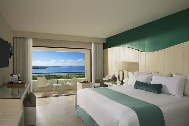 Deluxe Sunset Lagoon View Balcony King