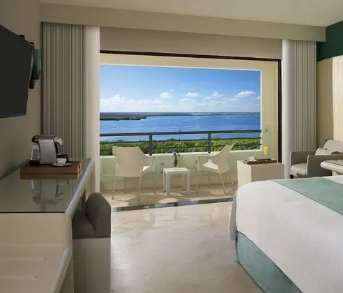 Deluxe Sunset Lagoon View Balcony King