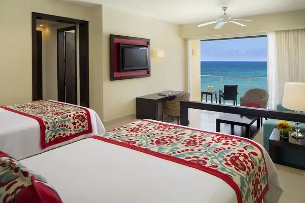 Junior Suite Ocean Front Double