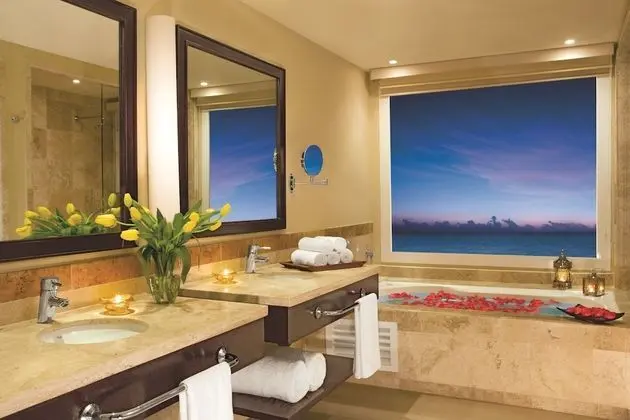 Junior Suite Ocean Front Double