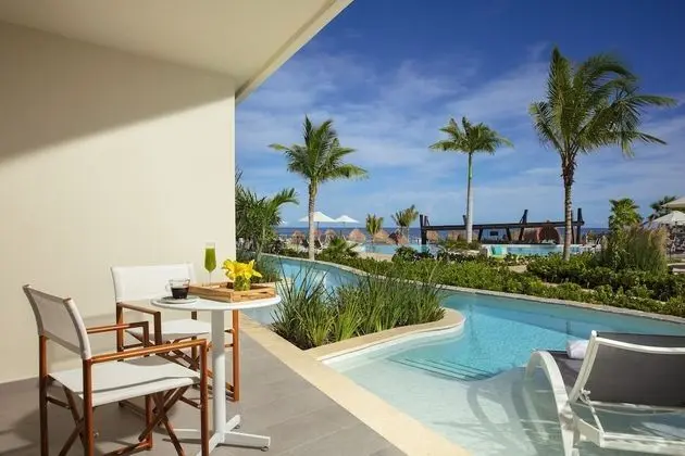 Preferred Club Junior Suite Swim-Out Double