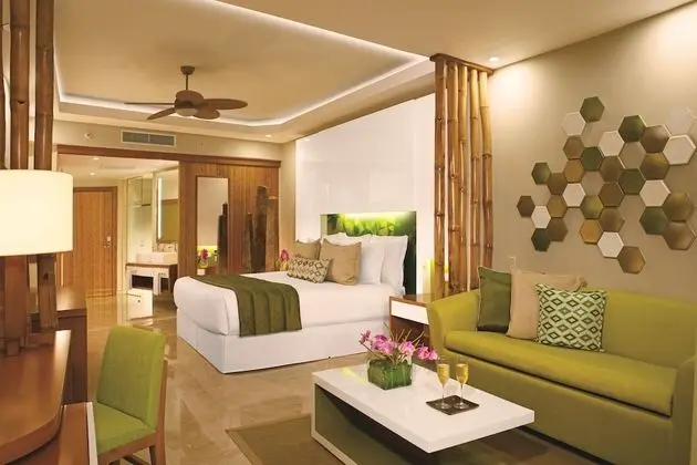 Preferred Club Jr. Suite Pool View King Bed (VIP Concierge incl. & Access to Breathless)