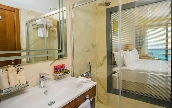 Deluxe Double Sea View Room