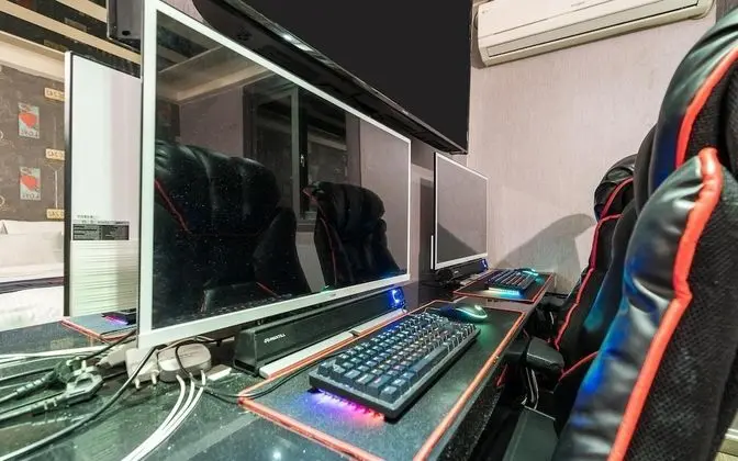 Oda (High-end couple PC room)