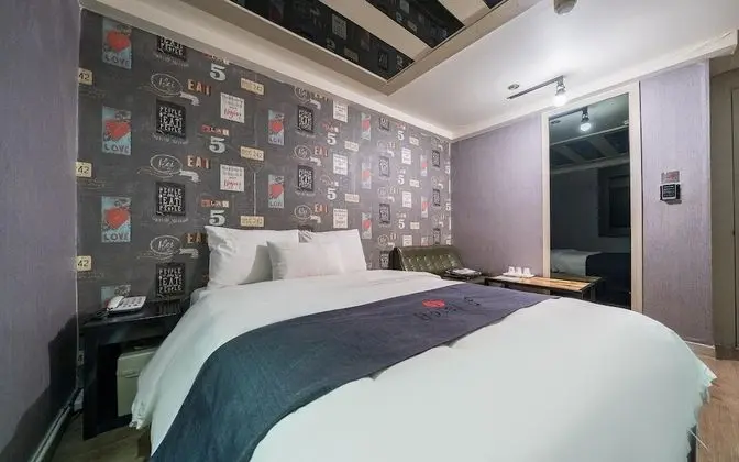 Oda (High-end couple PC room)