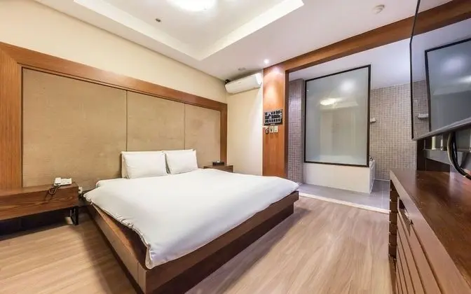 Deluxe Tek Büyük Yataklı Oda