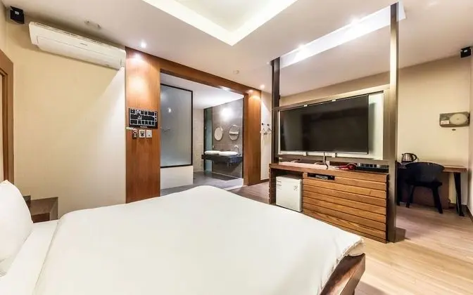 Deluxe Tek Büyük Yataklı Oda