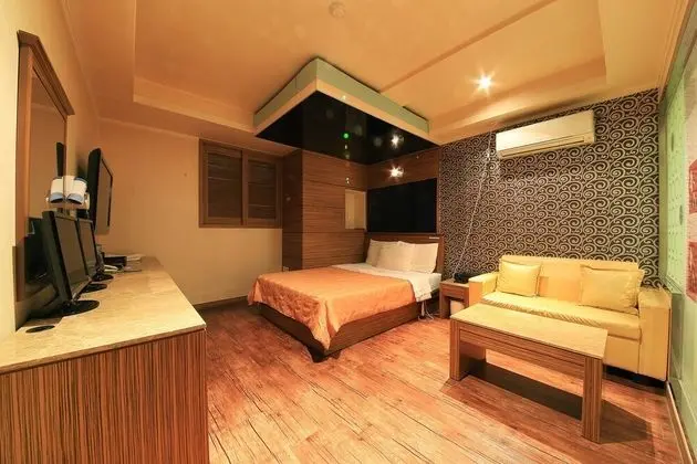 Oda (Special Room C (Netflix Available))