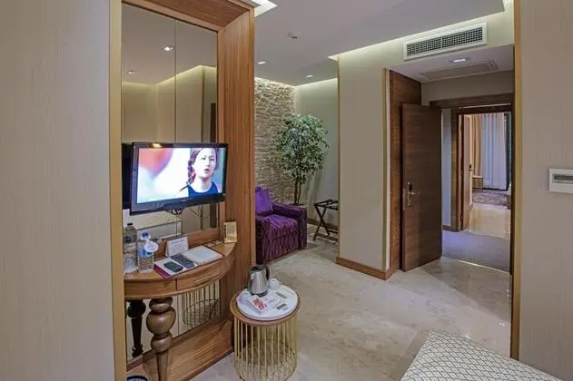 Bağlantılı Oda, Şehir Manzaralı
