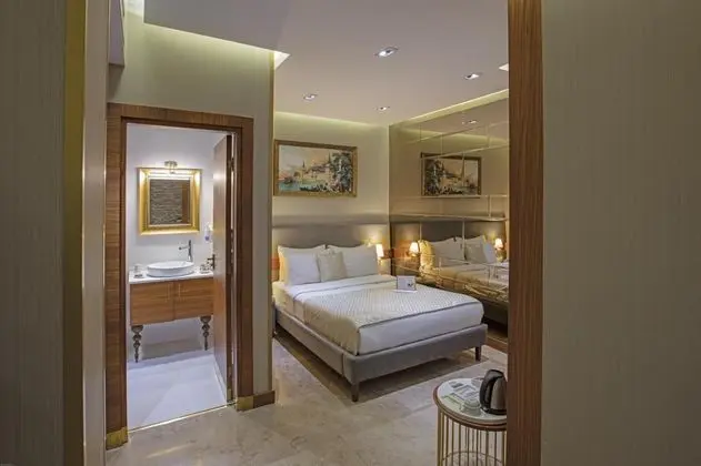 Bağlantılı Oda, Şehir Manzaralı
