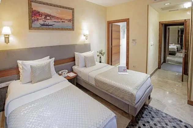 Bağlantılı Oda, Şehir Manzaralı
