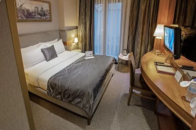 Bağlantılı Oda, Şehir Manzaralı