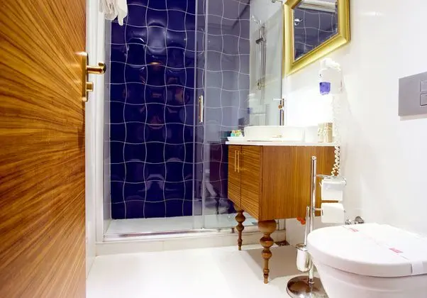 Bağlantılı Oda, Şehir Manzaralı