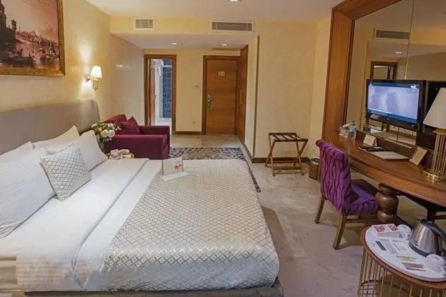 Çift Kişilik, Şehir Manzaralı
