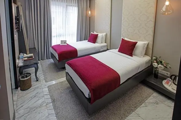 Twin, Şehir Manzaralı