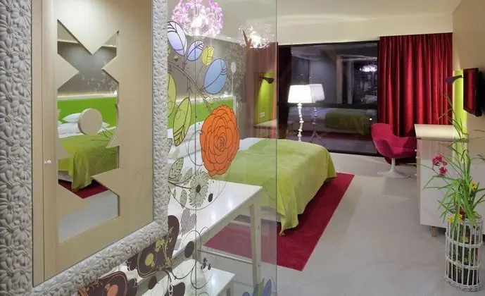 Comfort Tek Büyük veya İki Ayrı Yataklı Oda