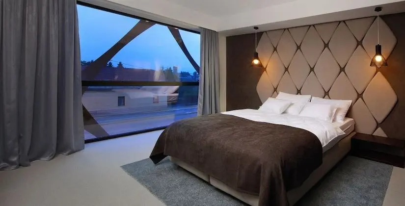 Comfort Tek Büyük veya İki Ayrı Yataklı Oda