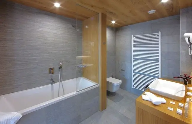 Comfort Tek Büyük veya İki Ayrı Yataklı Oda