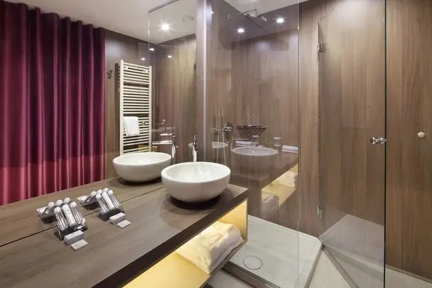 Comfort Tek Büyük veya İki Ayrı Yataklı Oda