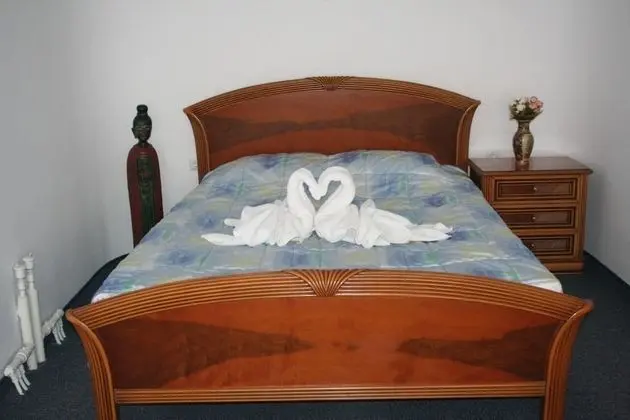 Tek Büyük Yataklı Oda, Balkon, Kısmi Deniz Manzaralı