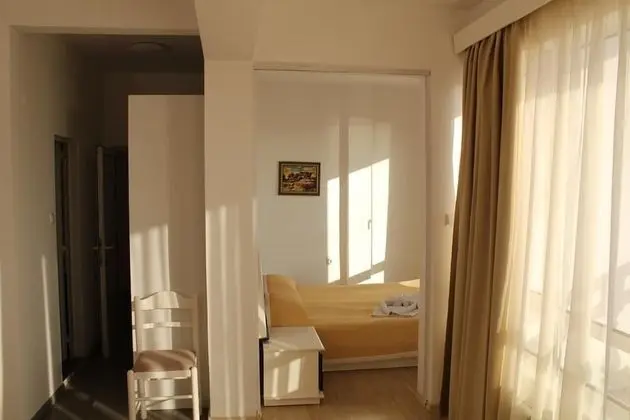 Tek Büyük Yataklı Oda, Balkon, Kısmi Deniz Manzaralı