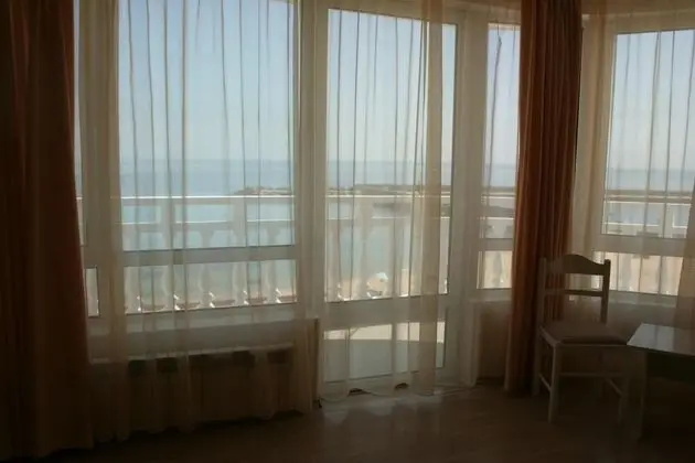 Tek Büyük Yataklı Oda, Balkon, Kısmi Deniz Manzaralı