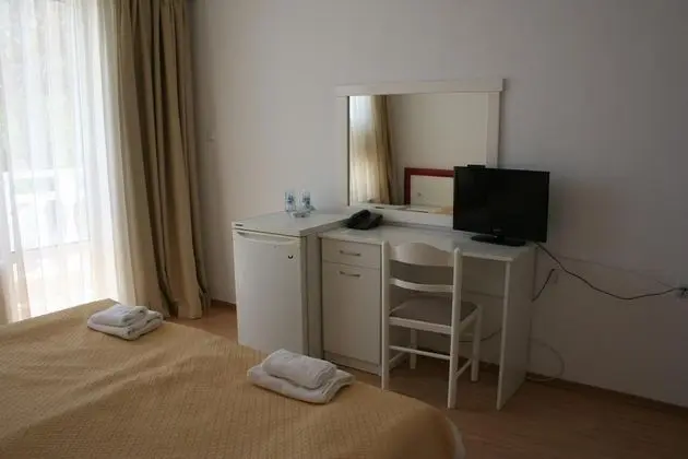 Üç Kişilik Oda, Kısmi Deniz Manzaralı